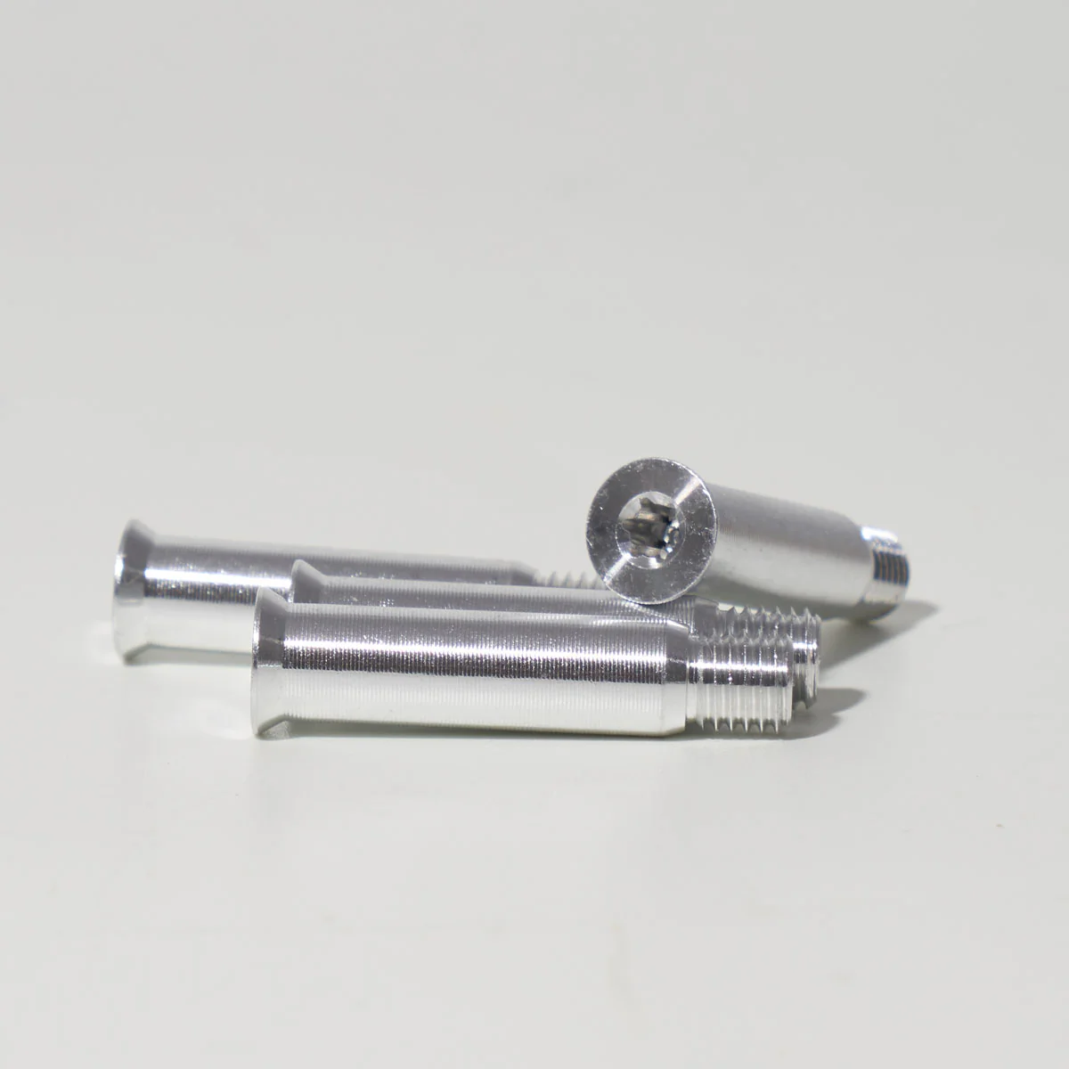 Iqon Replacement 8mm Replacement Frame Axles / Bolts - 4 Pack - Image 2