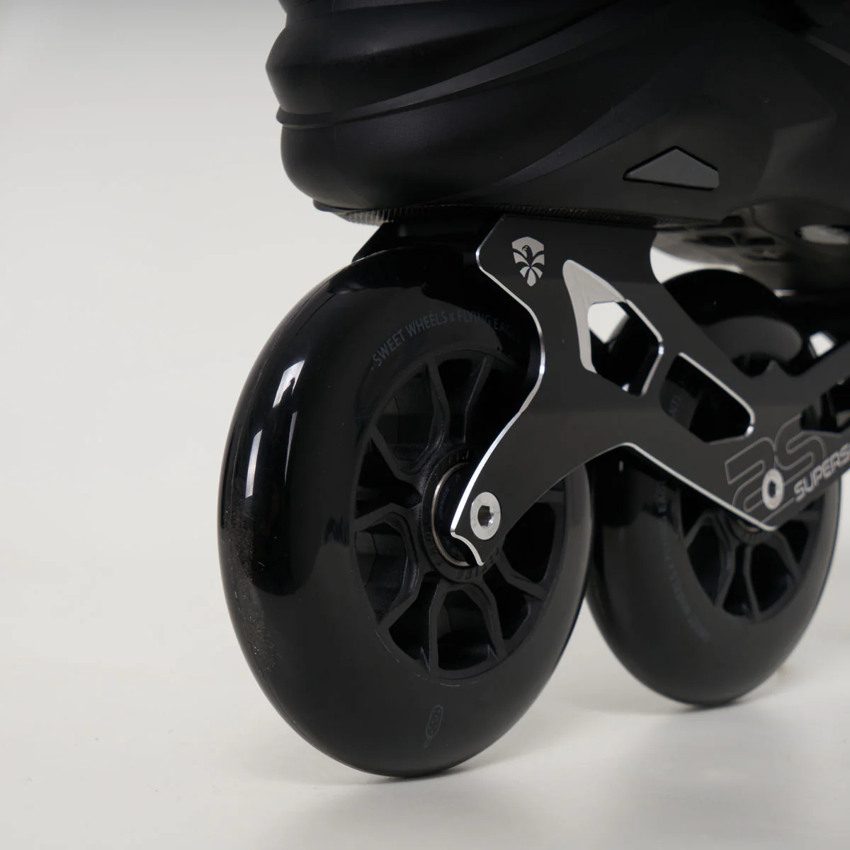 Flying Eagle Reaver 110mm Inline Skates - Unisex - Black - Image 4