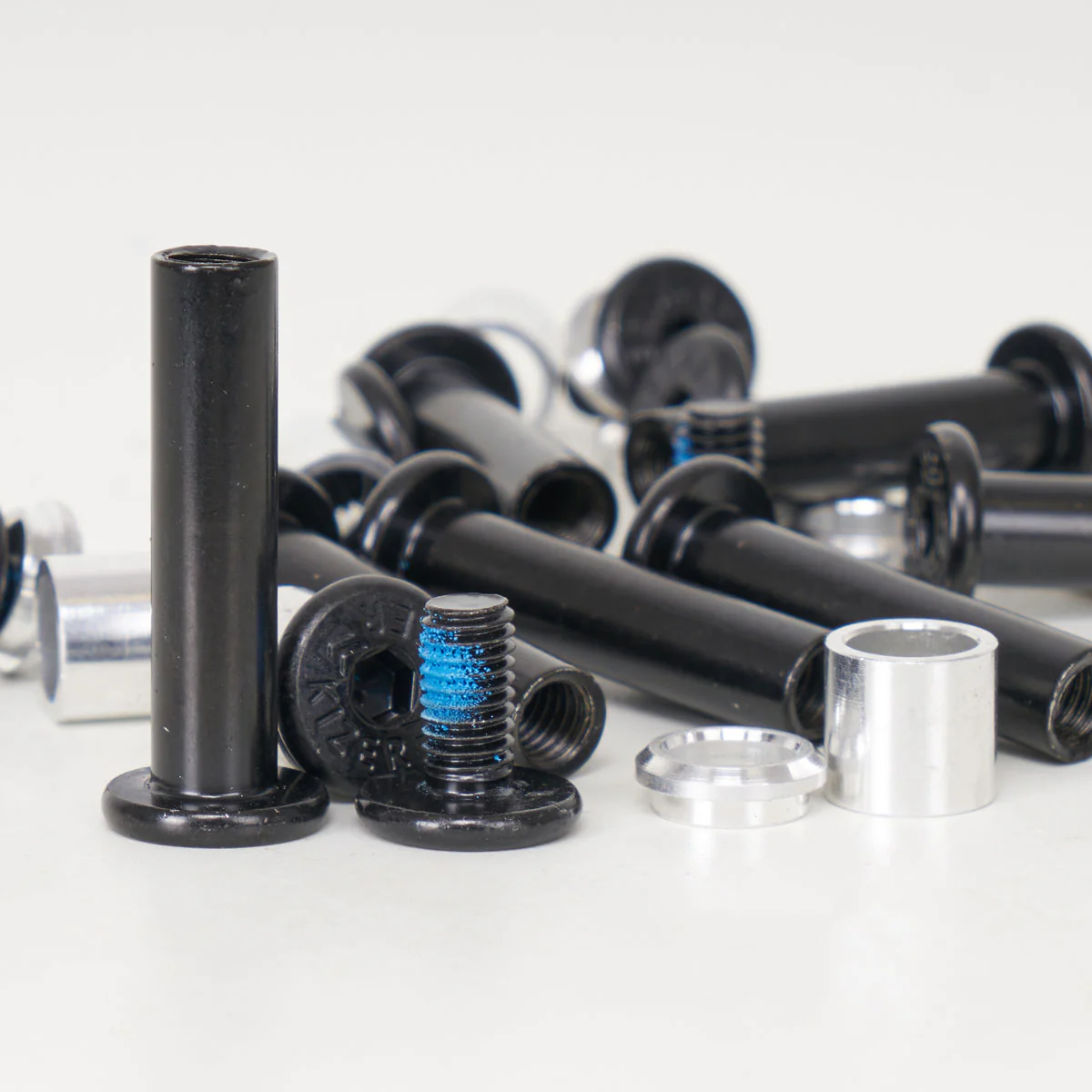 USD Aeon & Kizer Fluid / Flux Axle bolt set - 8 Pack - Image 4